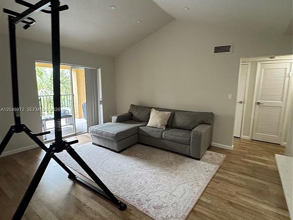 4th image of 733 Riverside Dr APT 1236