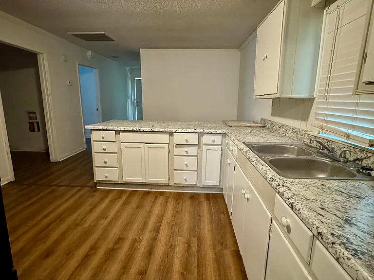 556 Lesesne St — Photo 15