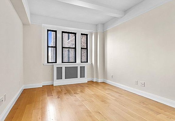 4th image of 37 W 72nd St APT 3D