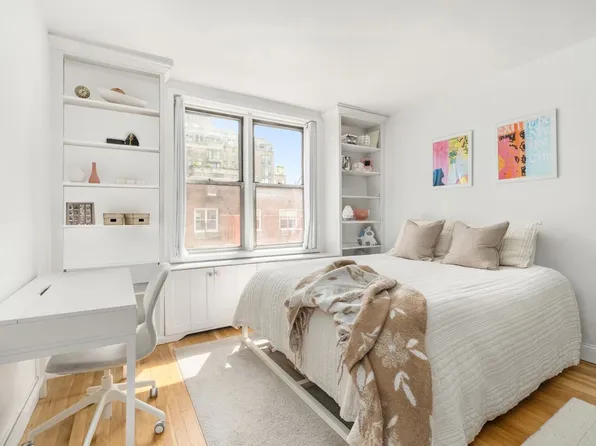 25 West 13th Street image 3 of 6