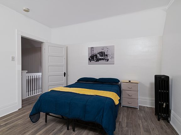 4th image of 811 Pine St #3
