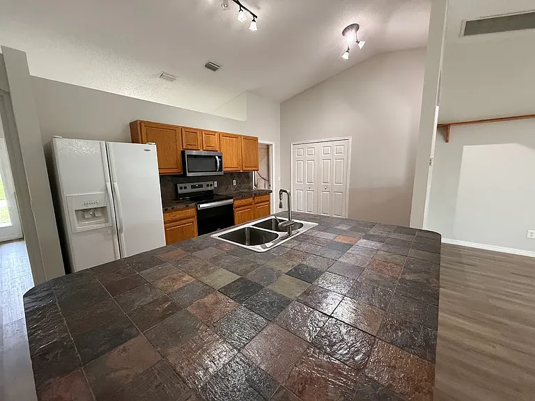 548 SW Undallo Rd — Photo 6