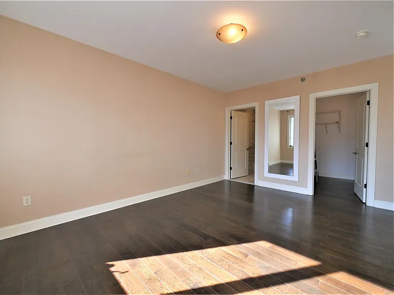 255 Laird Ave #15 — Photo 29