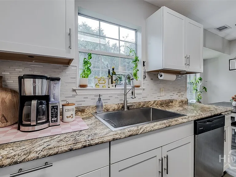 110 Embassy Ct — Photo 19