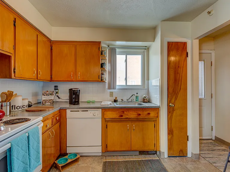 Euclid Apartments — Photo 6