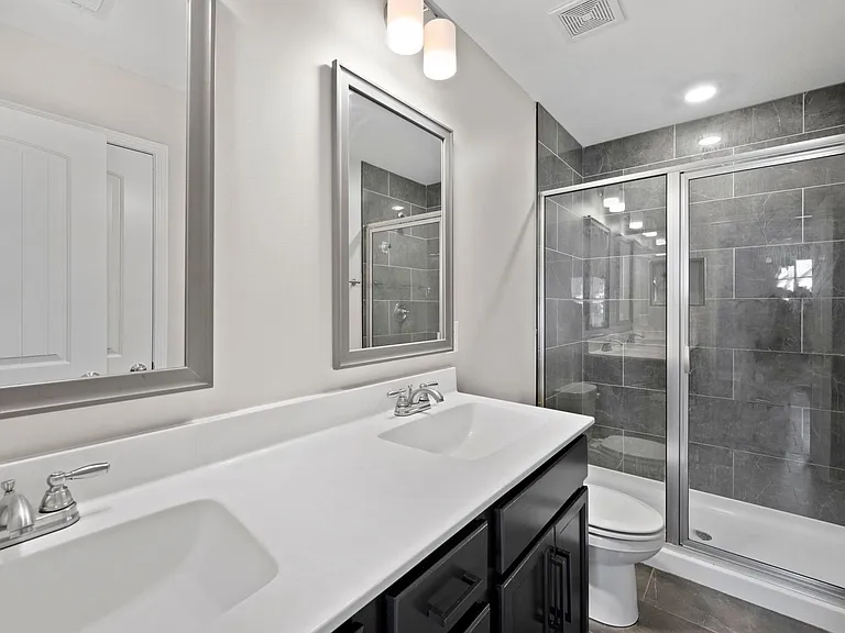 1385 Sussex Dr — Photo 20