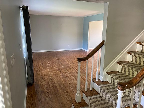 Entry way into family room