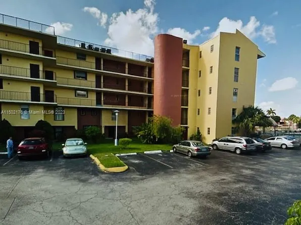 8775 Park Blvd APT 316, Miami, FL 33172