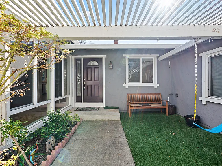 880 Hollenbeck Ave — Photo 16