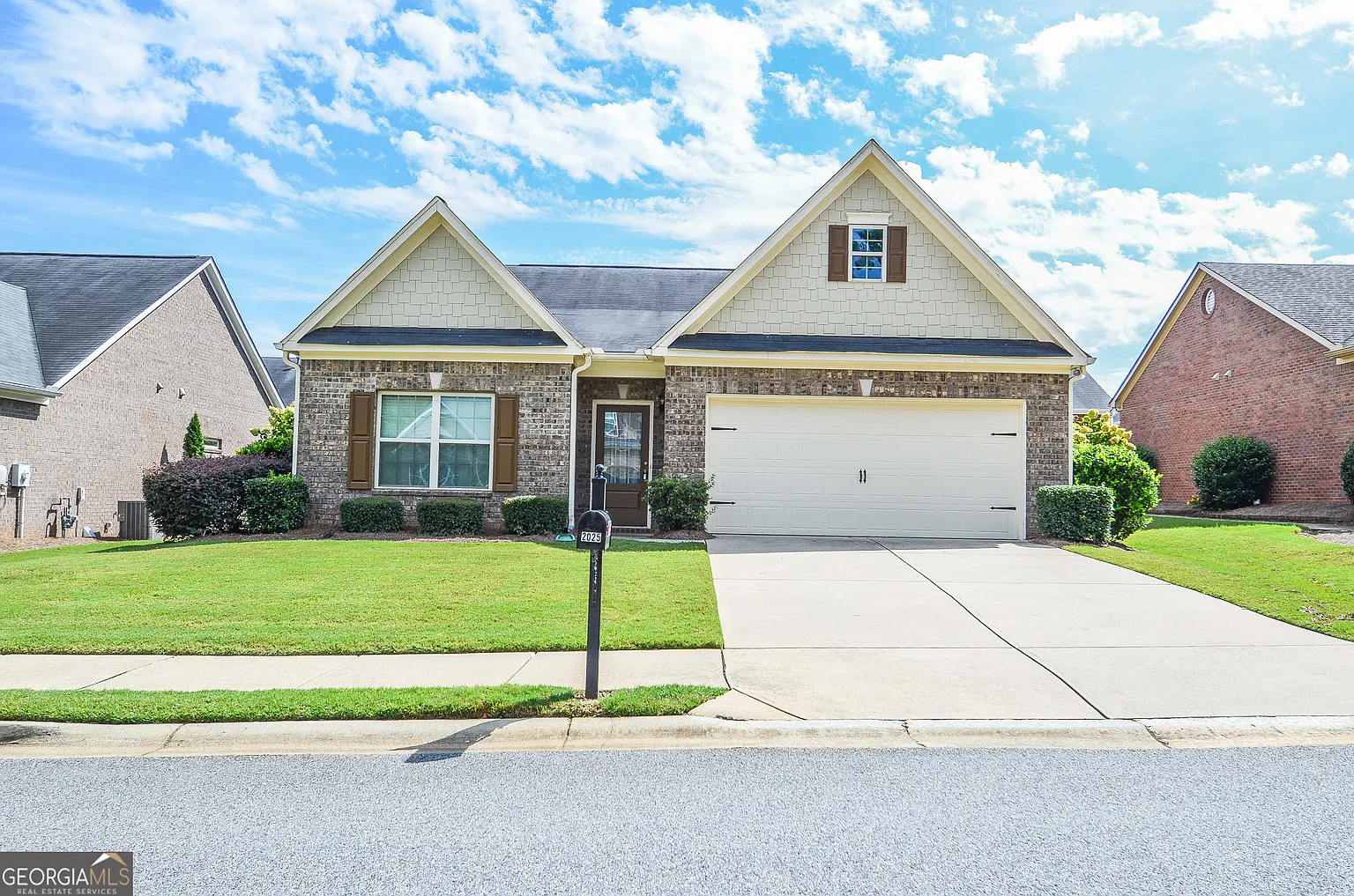 2025 Piedmont Ln photo 1
