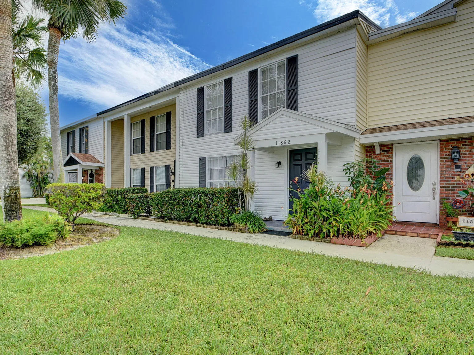 3 bed, 2.5 bath, 1320 sqft, $2,800 — Photo 2