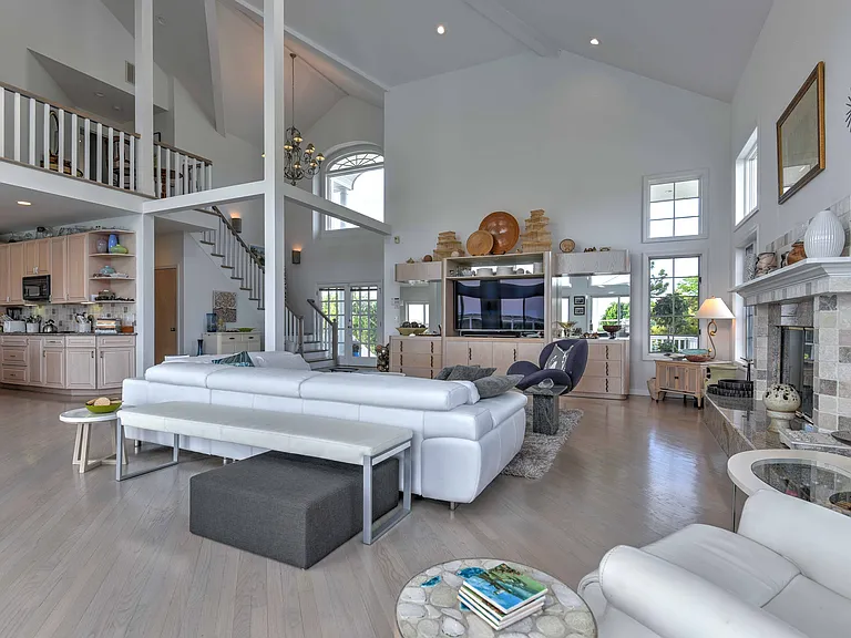 13 Bay Meadow Ln — Photo 6
