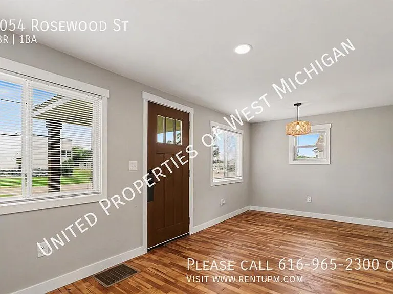 1054 Rosewood St — Photo 3