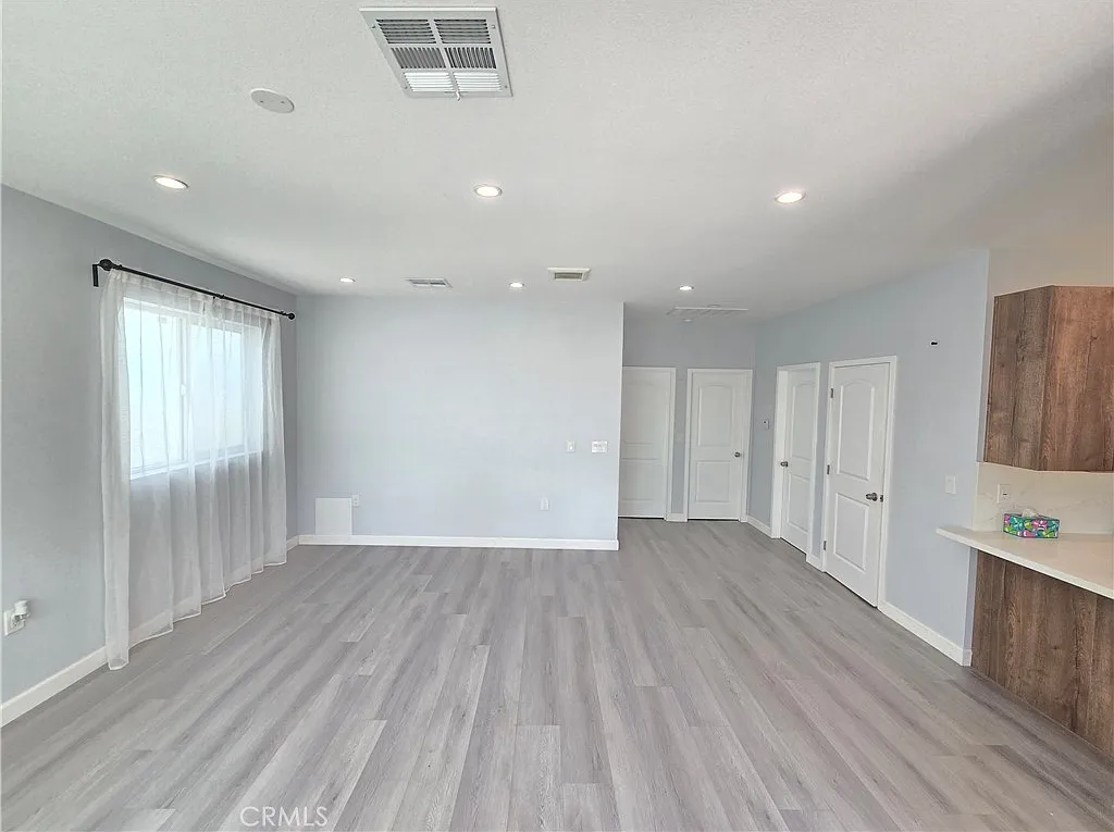 2 bed, 1008 sqft, $2,700 — Photo 3