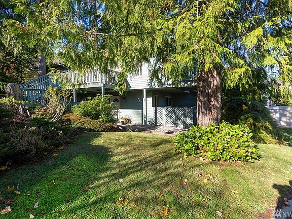 4th image of 105 Marguerite Pl N