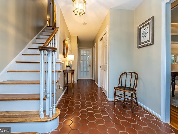 3rd image of 4 Woodmont Ln
