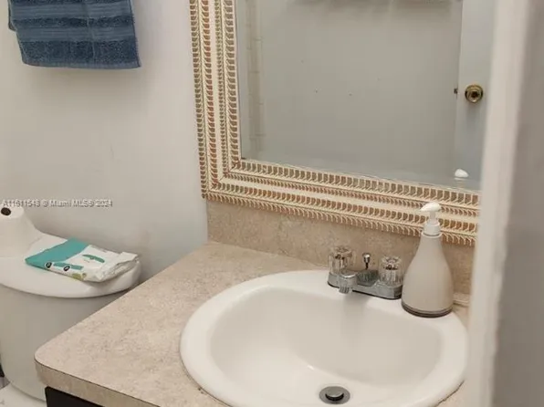 7925 Colony Cir S APT 210, Tamarac, FL 33321