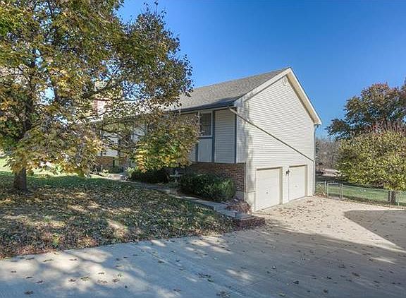 3rd image of 4141 N 109th Ter