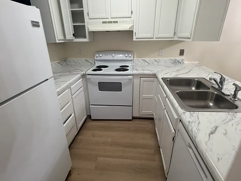 936 Hearthridge Ct #A — Photo 2