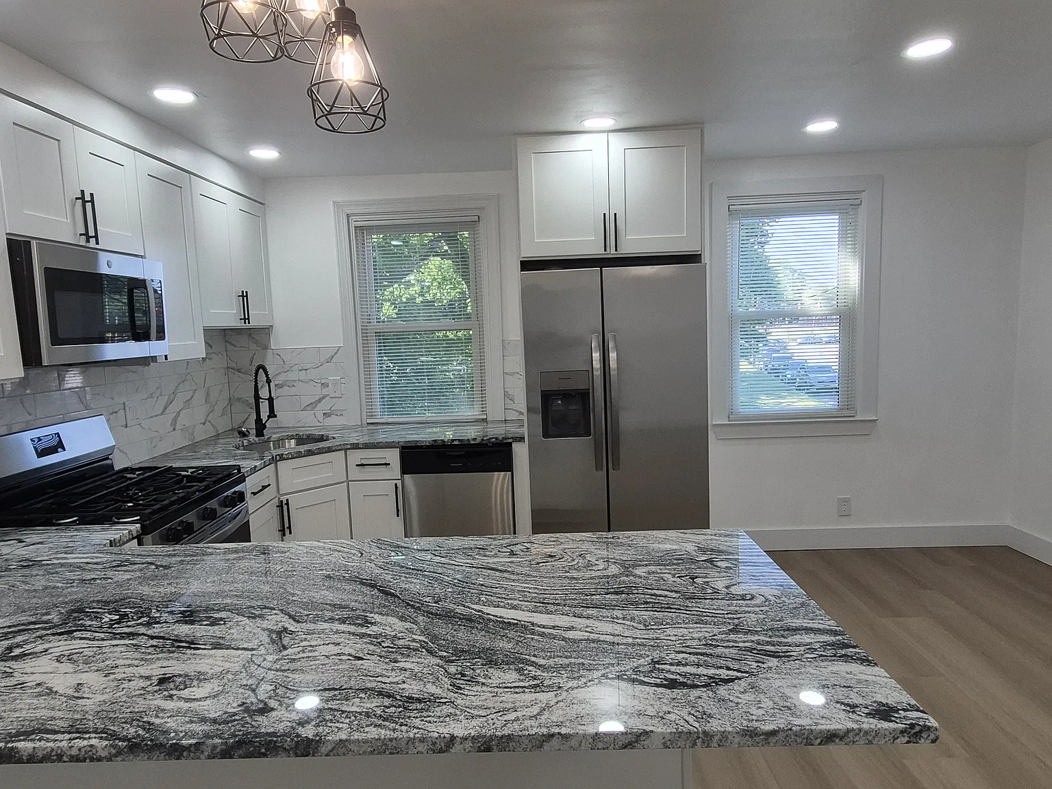 3 bed, 740 sqft, $1,595 — Photo 1