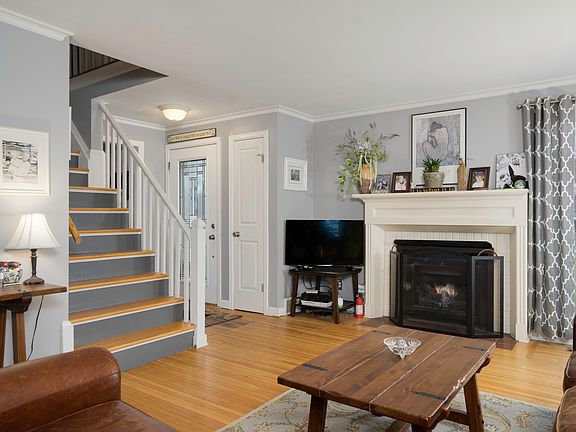 4th image of 171 Roycroft Blvd