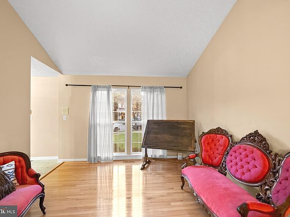 5th image of 8209 Royal Star Ct