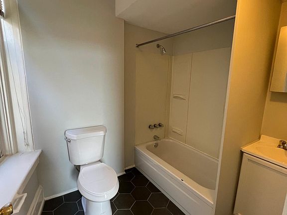 4th image of 1101 Harrison Ave #1