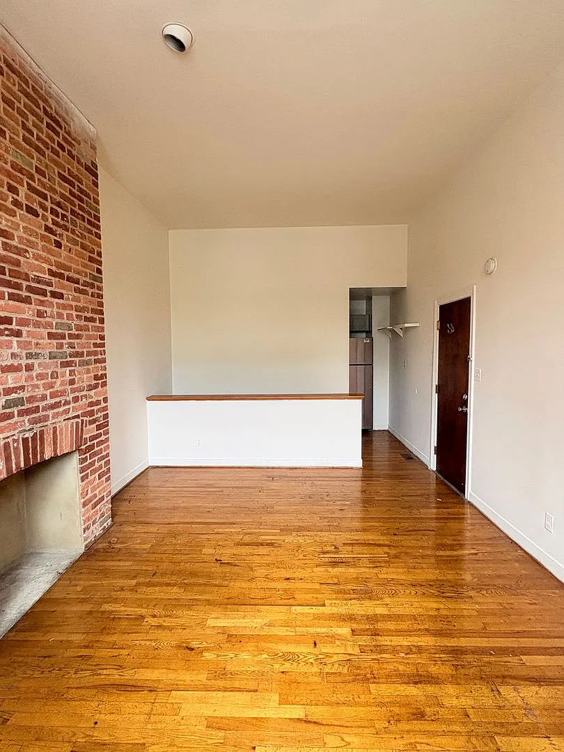 13 W. Preston St — Photo 2