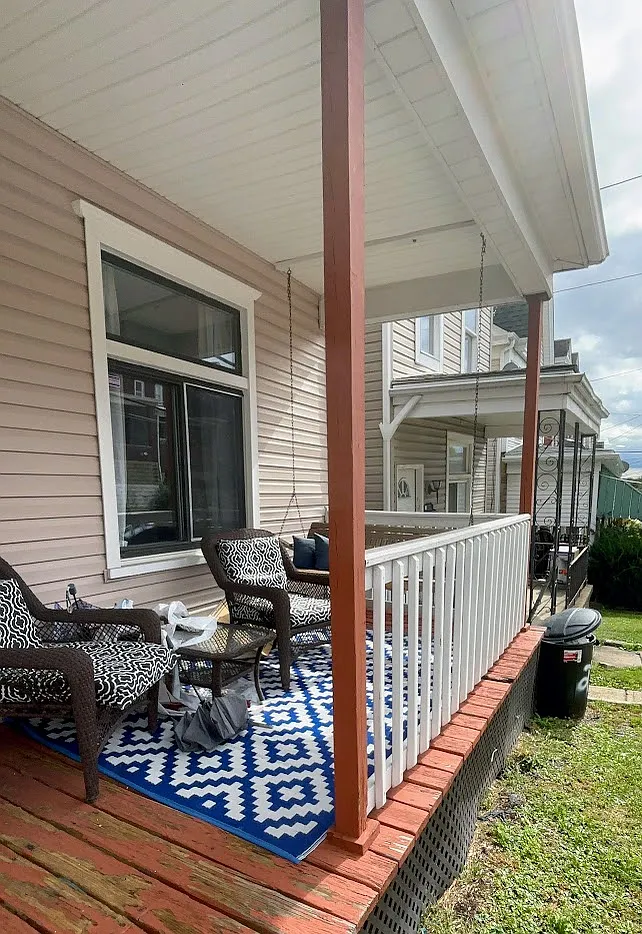 6 bed, 2700 sqft, $4,950 — Photo 2