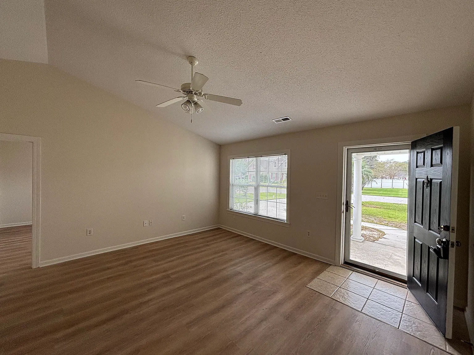 3 bed, 1164 sqft, $1,800 — Photo 2