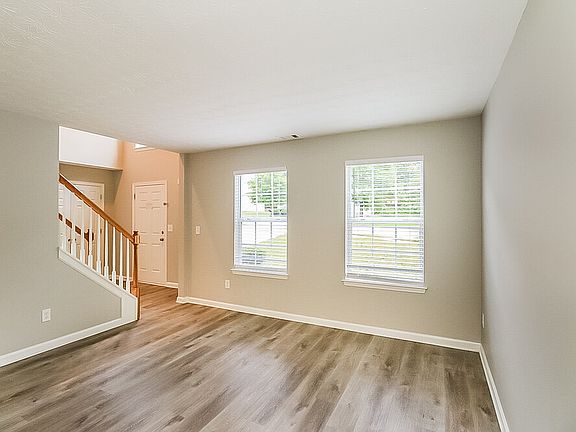 4th image of 51 Belmont Park Ln