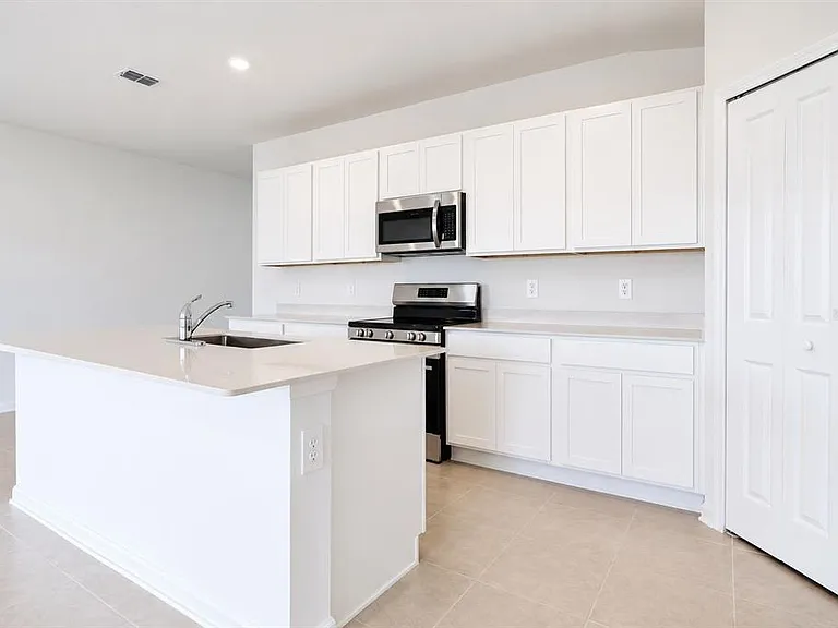 371 Artemis St — Photo 5