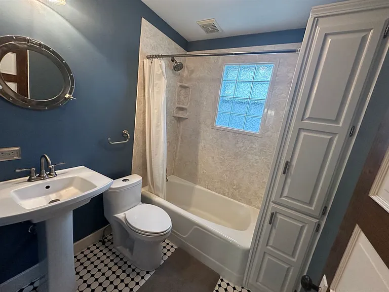 528 E Barbee Ave — Photo 4