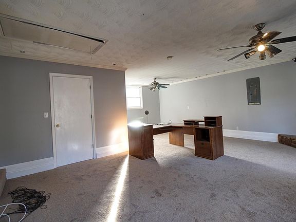 3rd image of 512 Mary St