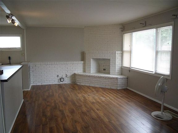 3rd image of 625 Roosevelt St
