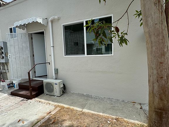2nd image of 921 E Garfield Ave APT B