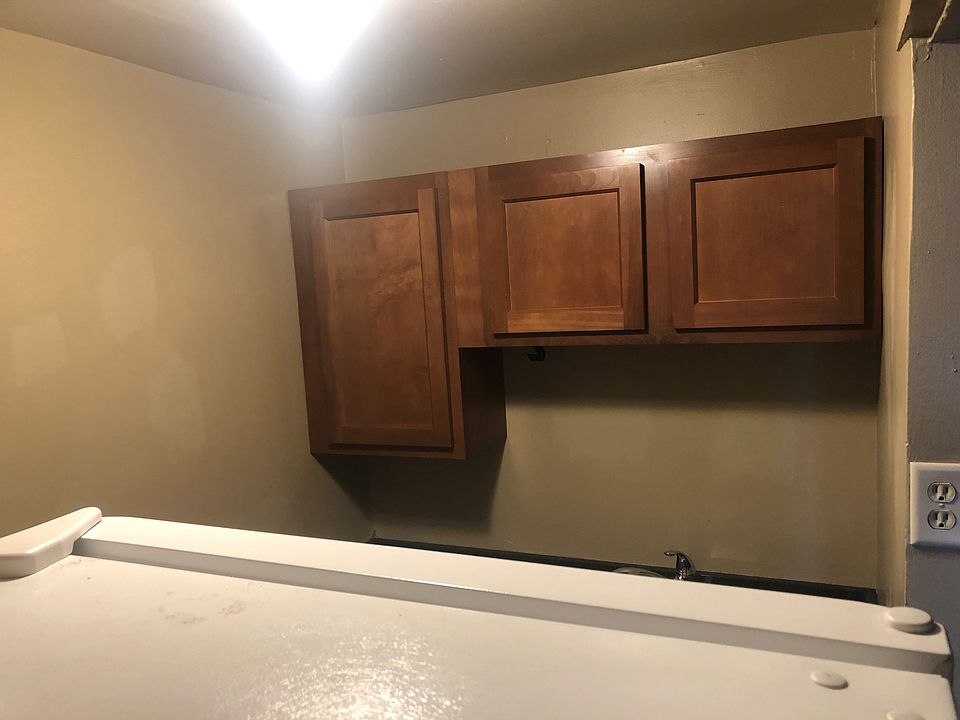 1st image of 123 1/2 S Main St #17637948