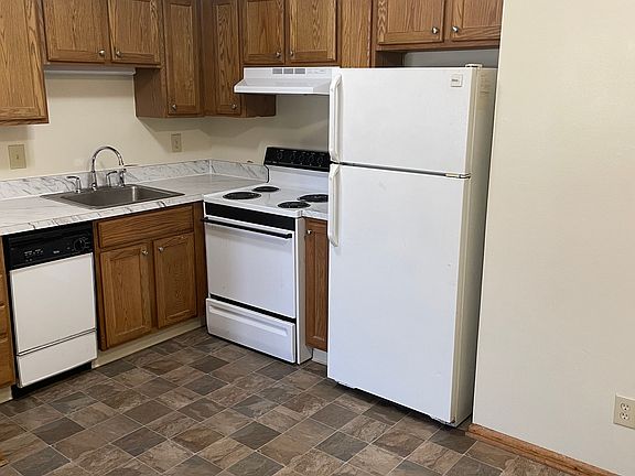 5th image of 121 Georgetown Dr APT C