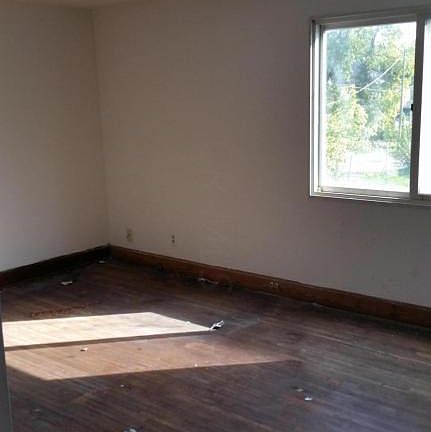 3rd image of 944 Chittenden Ave