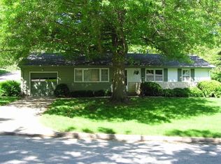 7706 Sunset Dr, Ralston, NE 68127