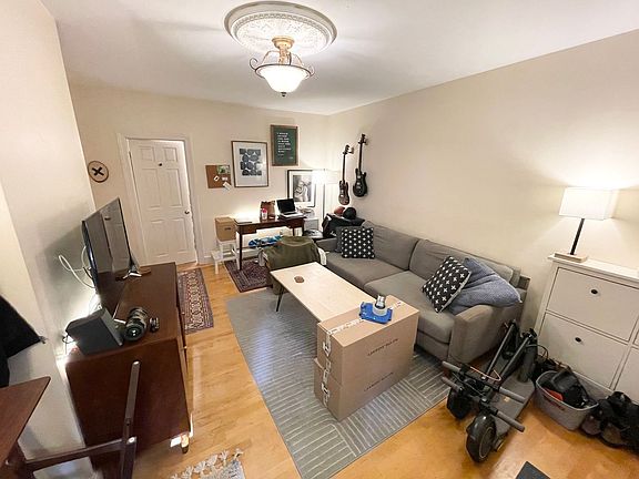 4th image of 488 Cumberland Ave #3