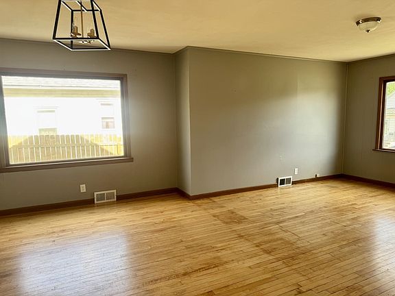 5th image of 625 10th St