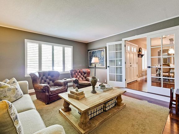 3rd image of 960 Walglen Ct