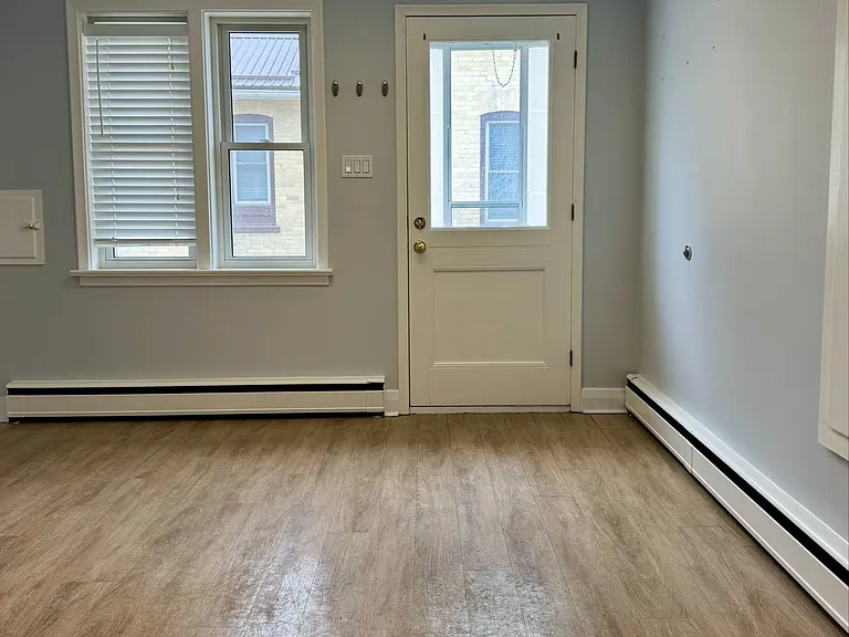 52 Walter St — Photo 5