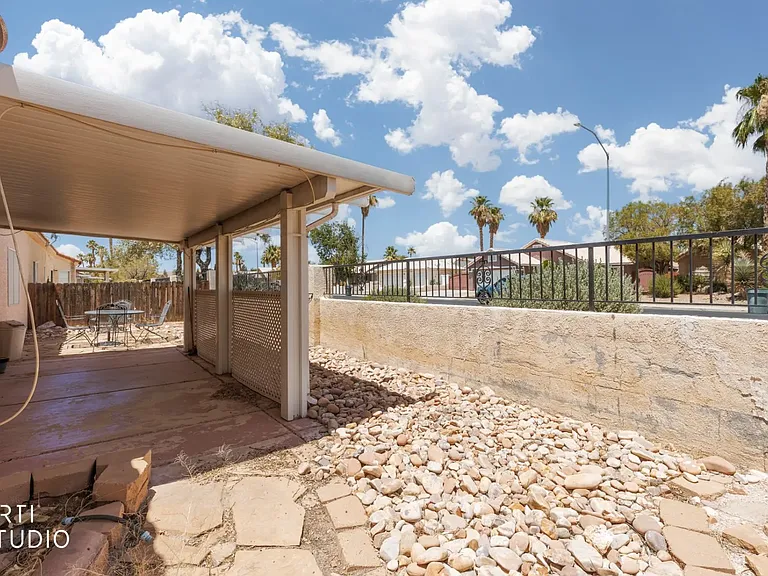 553 Emperor Ln — Photo 25