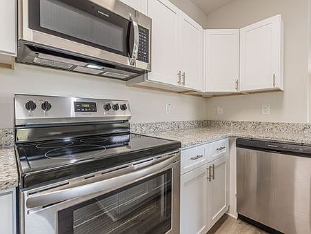 3rd image of 102 University Dr #5B