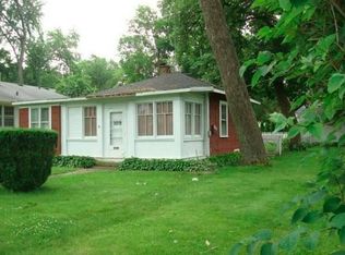 109 Center St, Fox River Grove, IL 60021