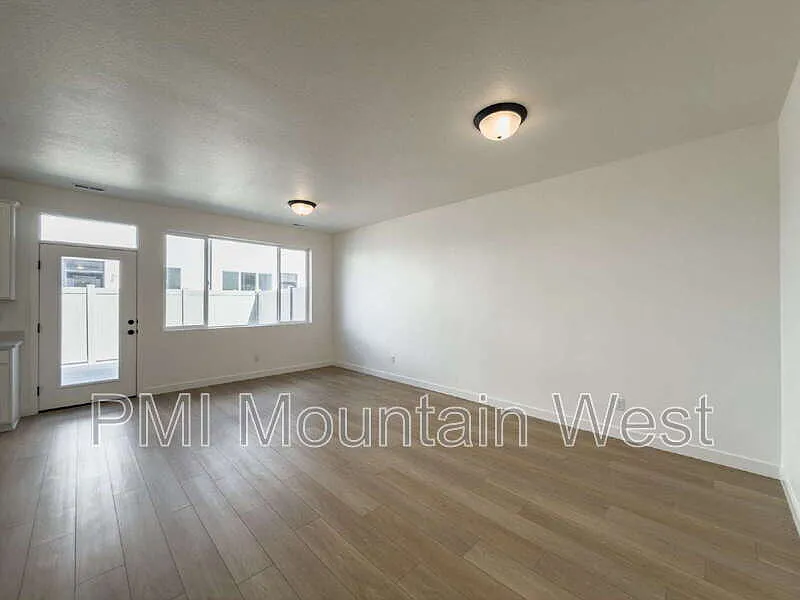 Building Photo - 2602 N 2125 W