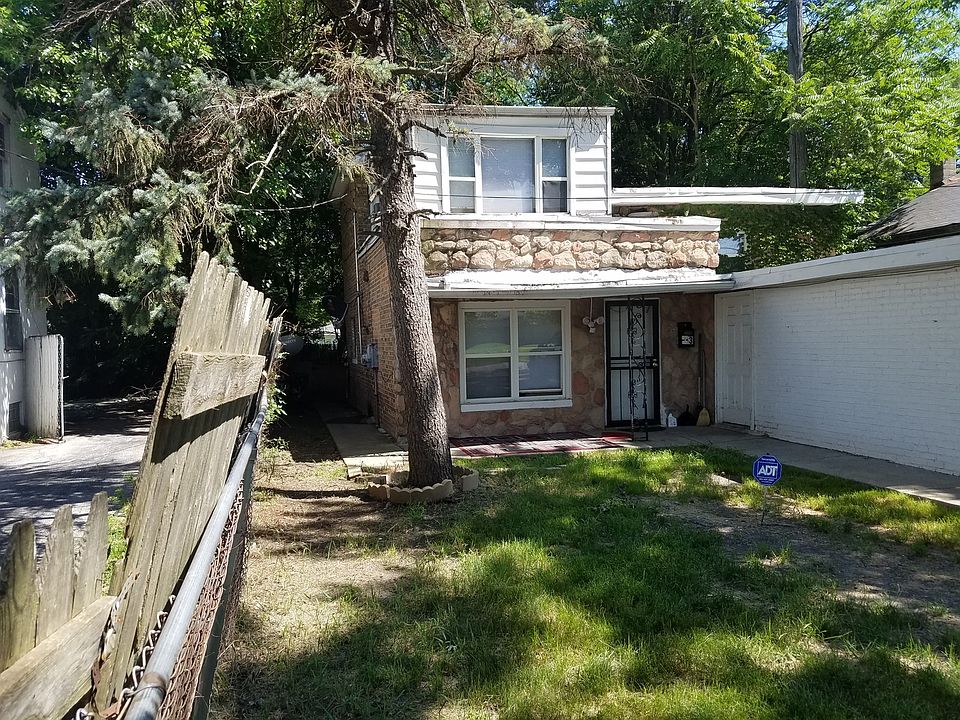 2nd image of 33 E 152nd St