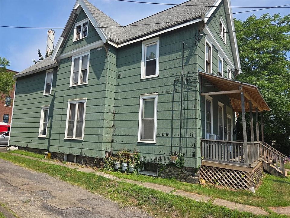 2nd image of 206 Clinton St